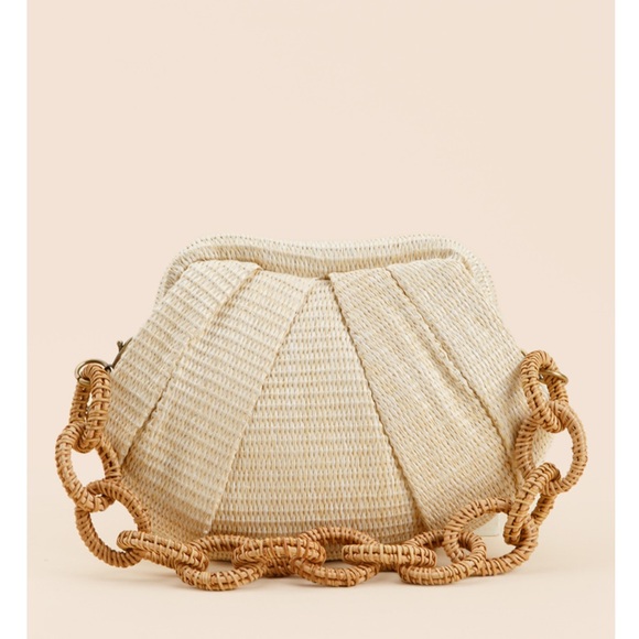 Antik Kraft Pleated Shell Straw Clutch Purse. - Picture 2 of 13